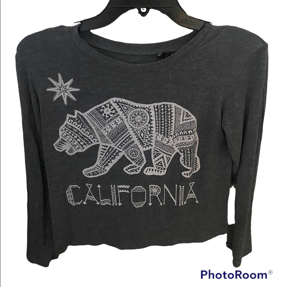 California gray/white shirt top
